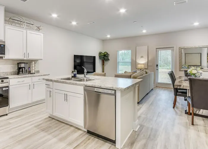 8 Mi To Dtwn Pensacola: Modern Escape W/ Patio! * Pensacola