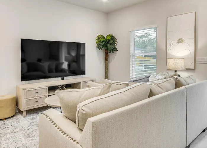 8 Mi To Dtwn Pensacola: Modern Escape W/ Patio! Pensacola