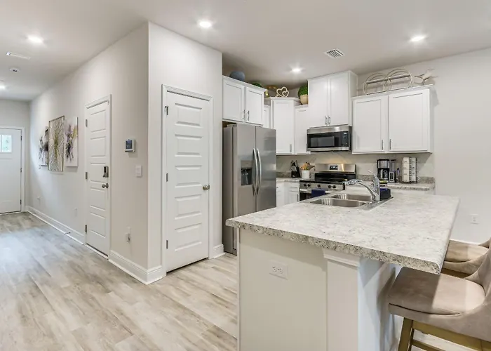 8 Mi To Dtwn Pensacola: Modern Escape W/ Patio! Pensacola