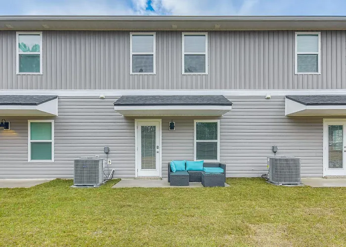 8 Mi To Dtwn Pensacola: Modern Escape W/ Patio!