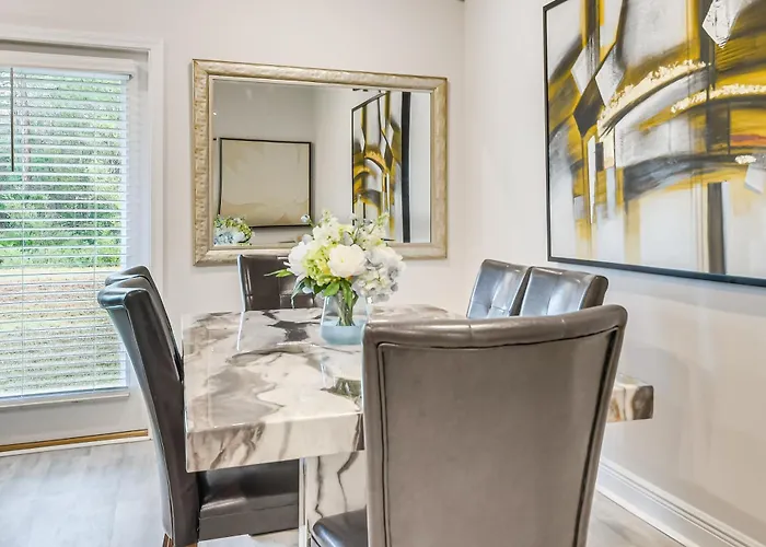 Holiday home 8 Mi To Dtwn Pensacola: Modern Escape W/ Patio! Pensacola