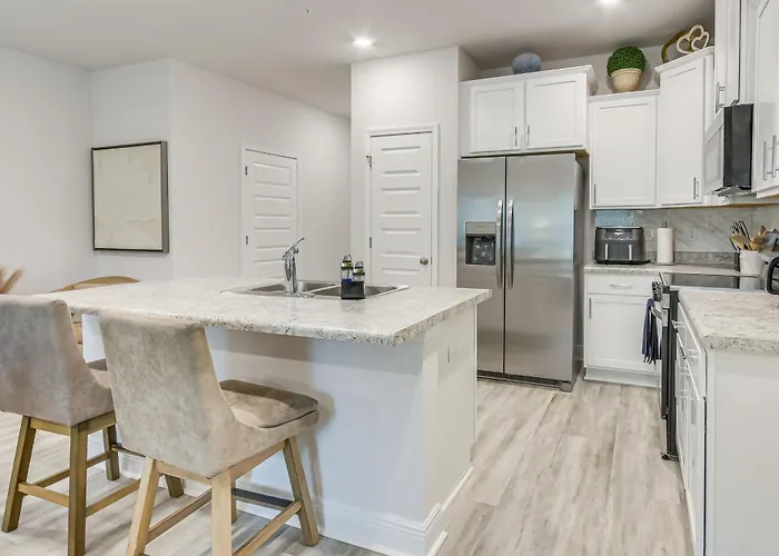 8 Mi To Dtwn Pensacola: Modern Escape W/ Patio!