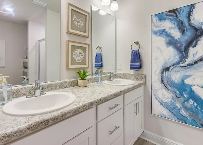 8 Mi To Dtwn Pensacola: Modern Escape W/ Patio!