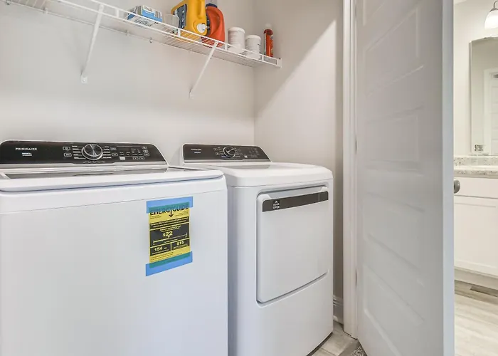 Holiday home 8 Mi To Dtwn Pensacola: Modern Escape W/ Patio! Pensacola
